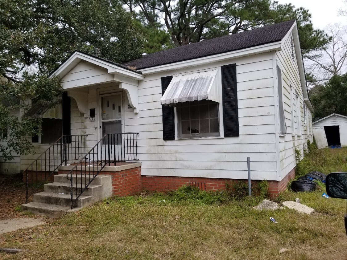 Primary Photo - 711 Euclid Ave
