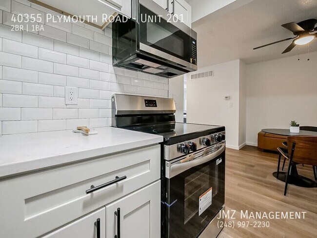 Foto del edificio - 40355 Plymouth Rd