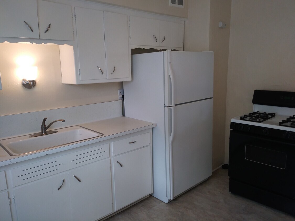 Foto principal - 6415-17 W Carmen Ave