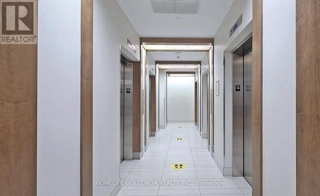 Photo du bâtiment - 2200 Lake Shore Blvd W