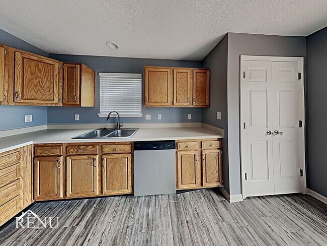 Foto del edificio - 5074 Pine Hill Dr
