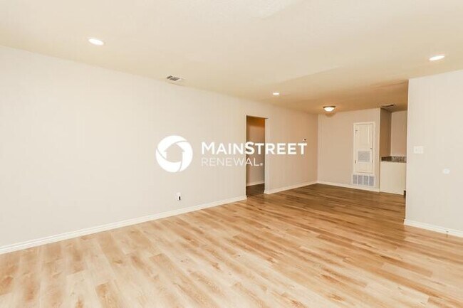 Building Photo - 4 Bedroom Pet-Friendly Home in San Antonio, TX with Main Street Renewal