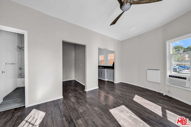 Building Photo - 3209 Descanso Dr