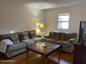 Building Photo - 79 Roseland Ave