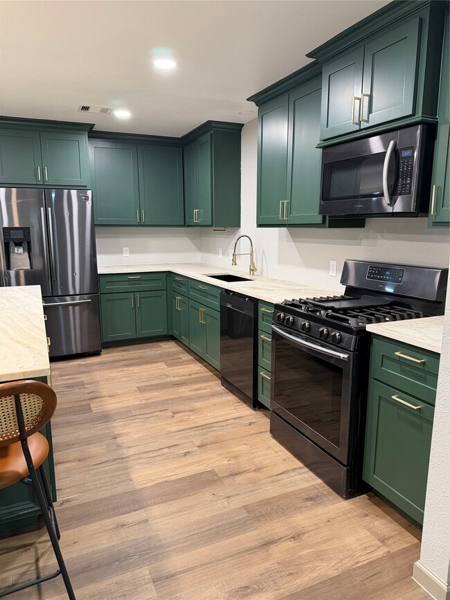 Building Photo - 1508 Hemlock Dr