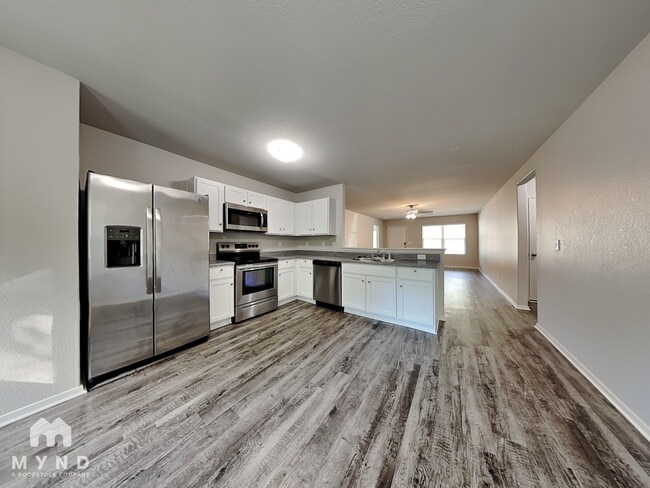 Building Photo - 9207 Pleasant Valley Dr