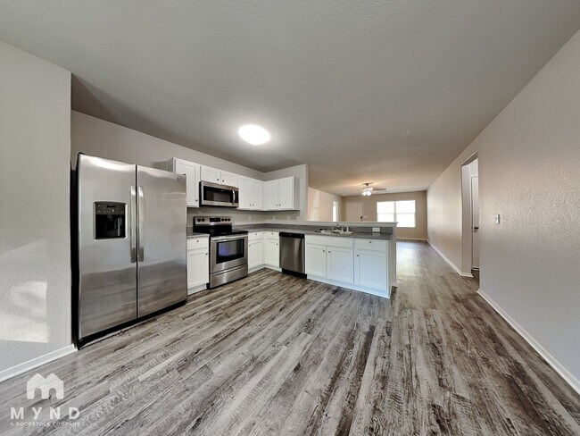 Foto del edificio - 9207 Pleasant Valley Dr