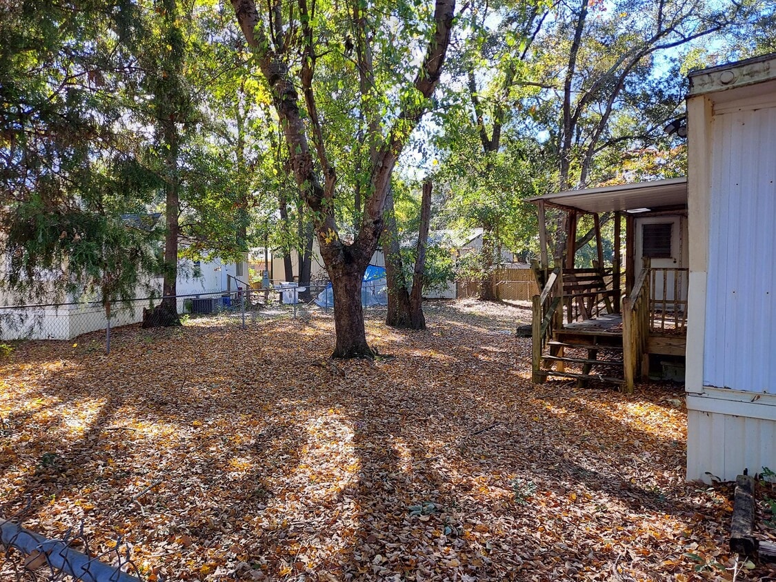 Building Photo - 4012 Mineral Springs Rd