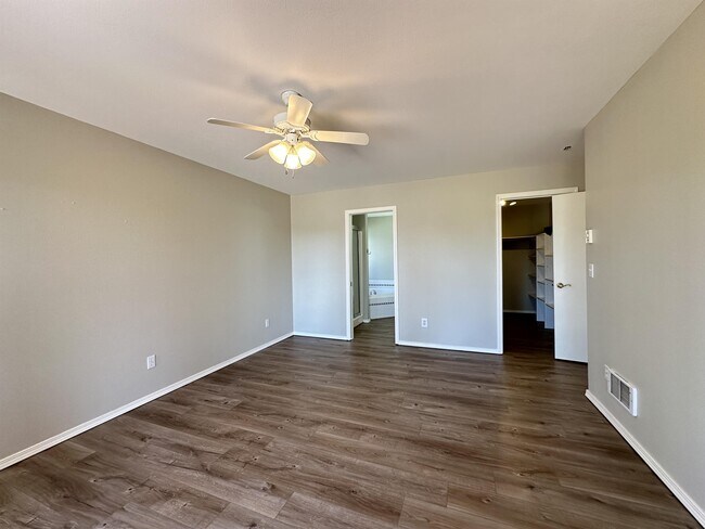 Foto del edificio - 381 Dolphin Ave NE