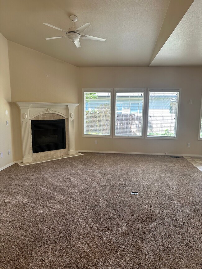 Foto del edificio - 6031 N Fountain Ln