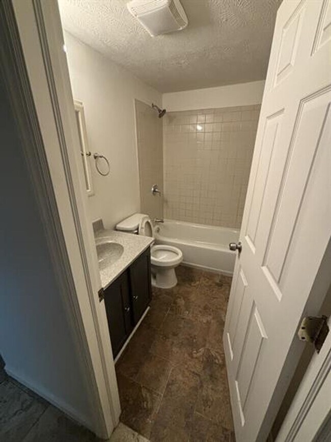 Foto del edificio - 5 bedroom/3 bath Home for rent in 15236