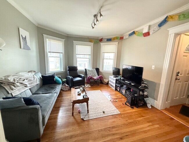 Building Photo - 81 Florence St