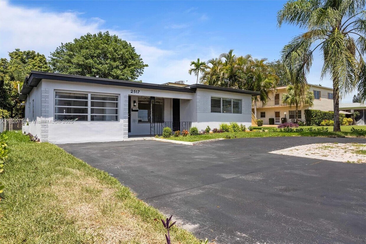 Foto principal - 2517 Polk St