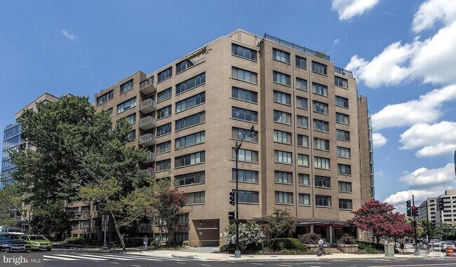 Building - 2201 L St NW