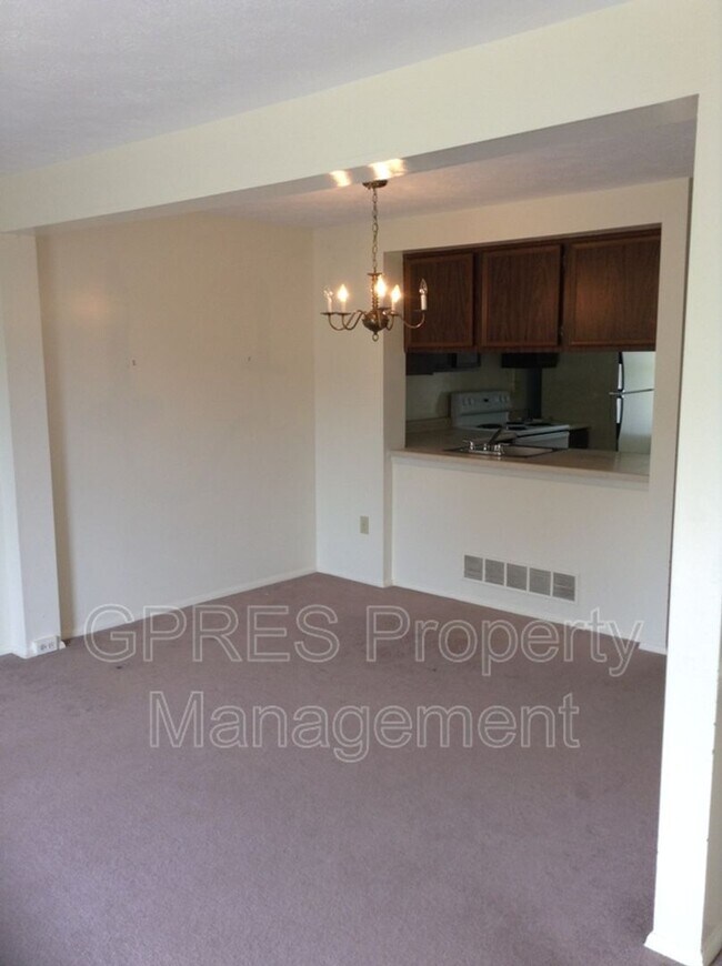 Foto del edificio - 317 Garden Hill Dr
