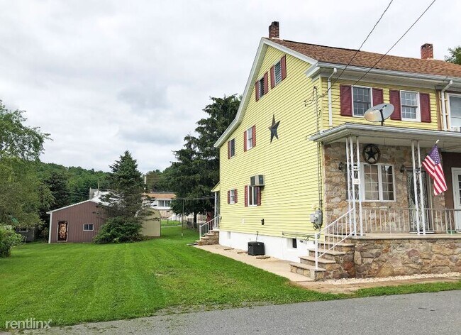 Building Photo - 2 br, 1 bath Townhome - 110 Green St.