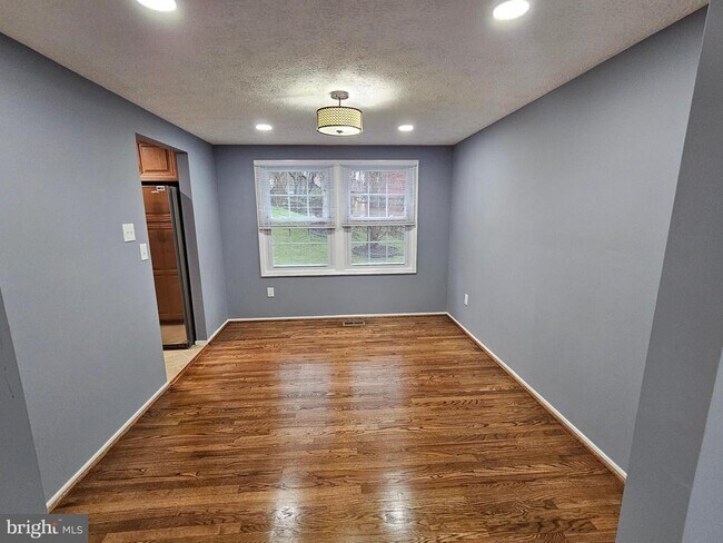 Foto del edificio - 8619 Hayshed Ln