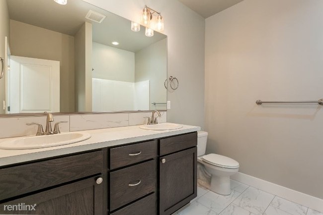 Foto del edificio - 4 br, 2 bath House - 1102 Chinook Dr