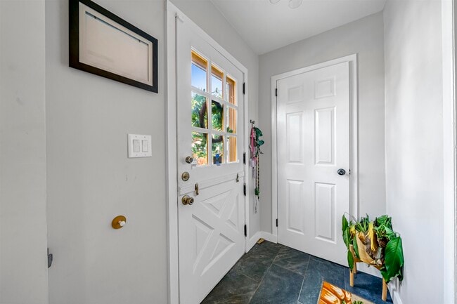 Building Photo - 12 Pavonia Ct