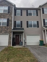 Building Photo - 236 Crown Ct