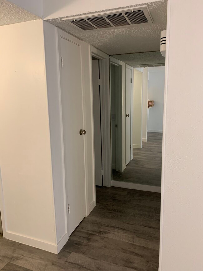 Hallway - 4851 Cedar Springs Rd