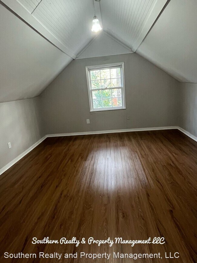 Foto del edificio - 5 br, 3 bath House - 640 Plymouth Street