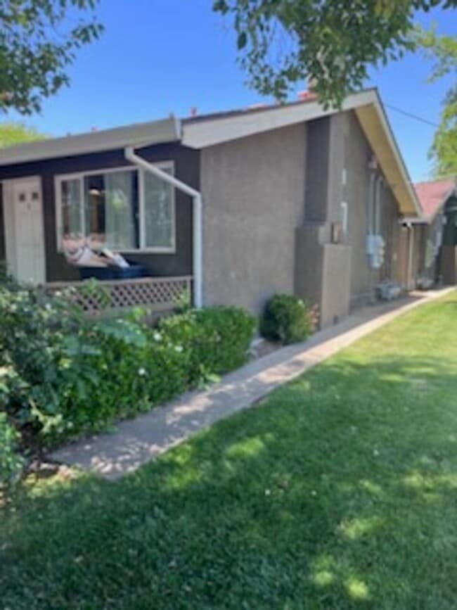 Building Photo - Spacious 2-Bedroom Apartment in Foothill F...