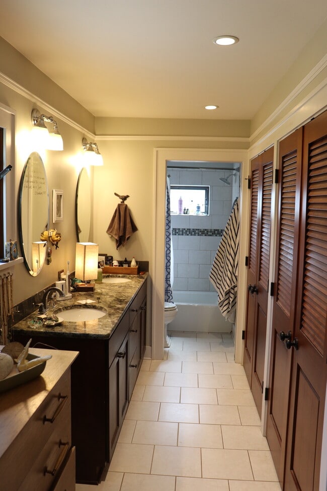 Baño principal - 1019 W 21st Ave