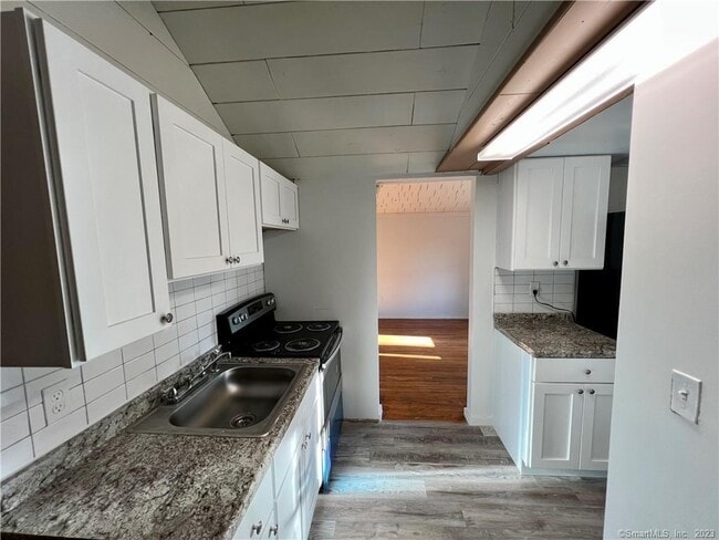 Foto del edificio - 39 Waterbury Rd