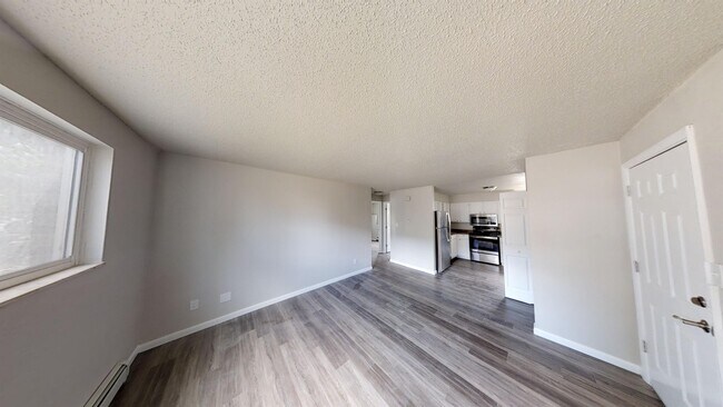 Building Photo - 2925 Straus Ln