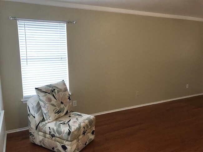 Building Photo - 5370 Hartson