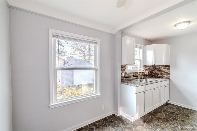 Foto del edificio - 8126 Standard St