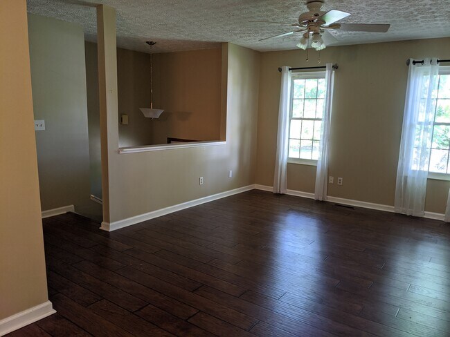 Sala de estar - 6110 Castlebar Ln