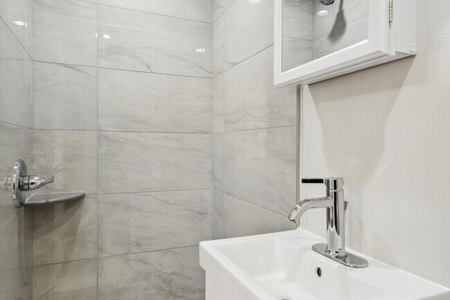 Building Photo - 2025 N 16th St