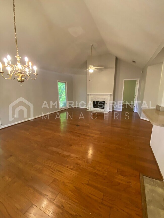 Foto del edificio - DEPOSIT PENDING! Wonderful Townhome for Rent in Hoover! Available to View Now!