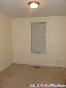 Building Photo - 208 E Sagefield Dr