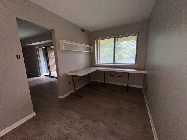 Building Photo - 1212 Schaub Dr
