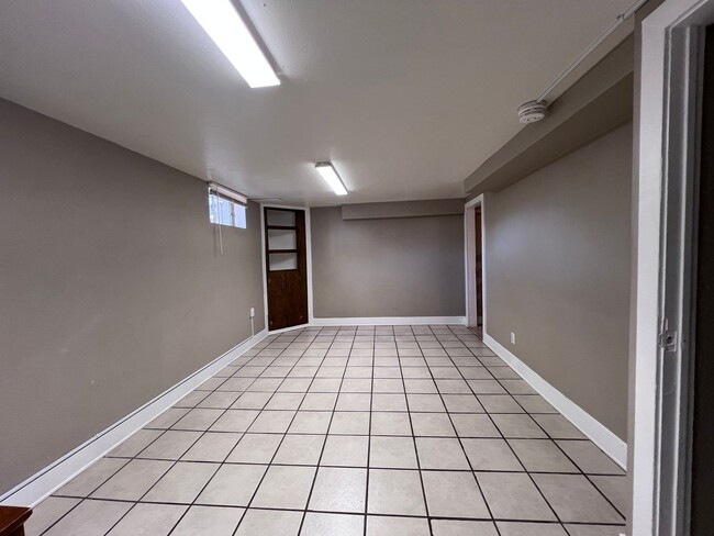 Building Photo - Charming 1BR Townhome in Denver