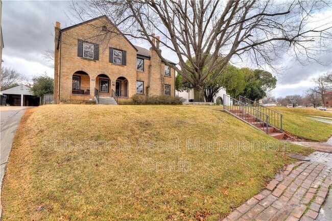 Building Photo - 910 NW 37th St