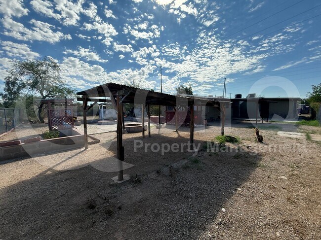 Foto del edificio - 872 W Glenn St