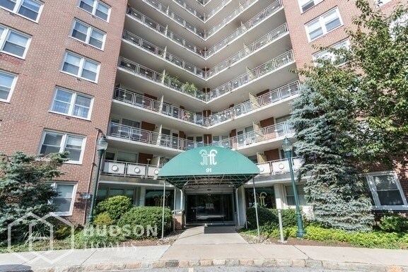 Primary Photo - 91 Strawberry Hill Ave