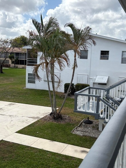 Photo - 241 Sheffield J Apartment