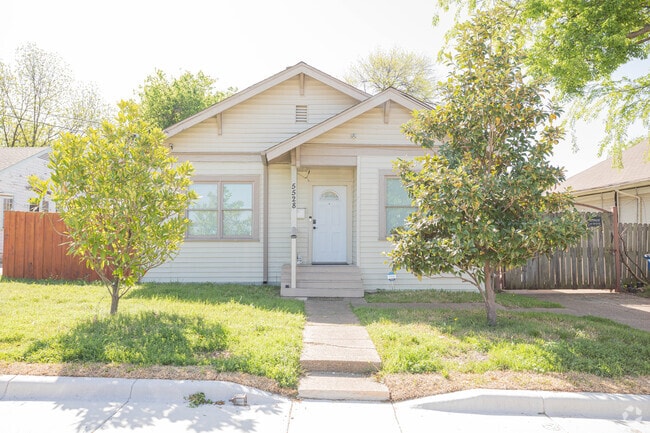 Building Photo - 5528 Junius St