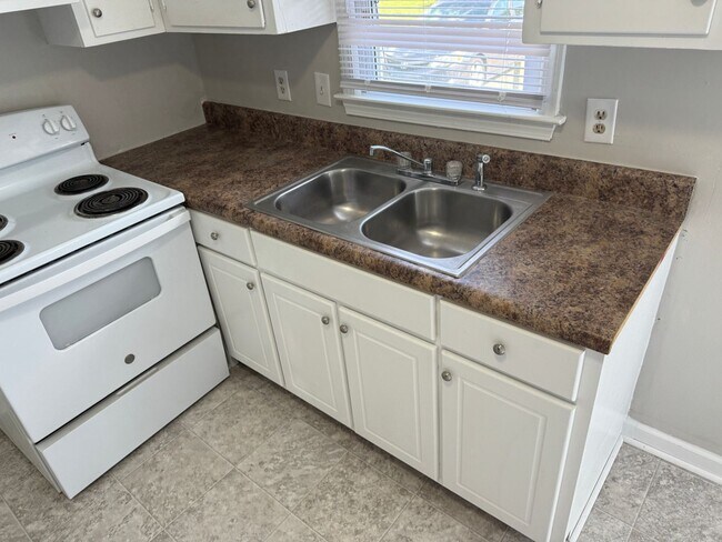 Building Photo - Dogwood1340
