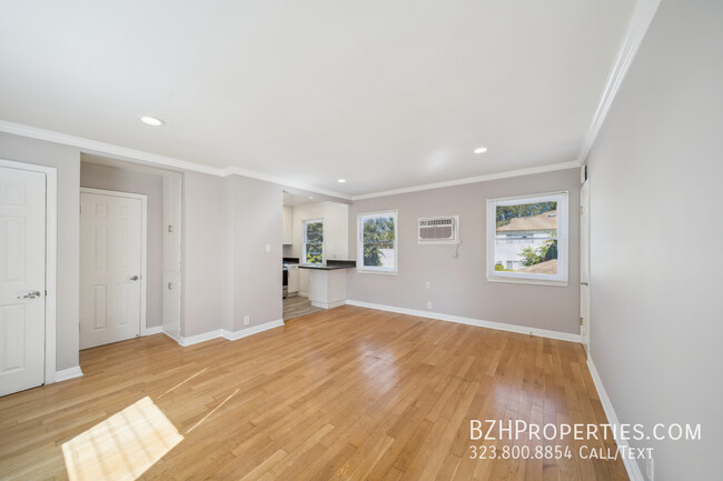 Building Photo - Beautiful Updated Studio In Prime Valley V...