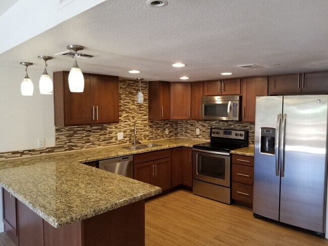 Building Photo - Fabulous 2 Bed - 2 Bath Condo in South Sco...