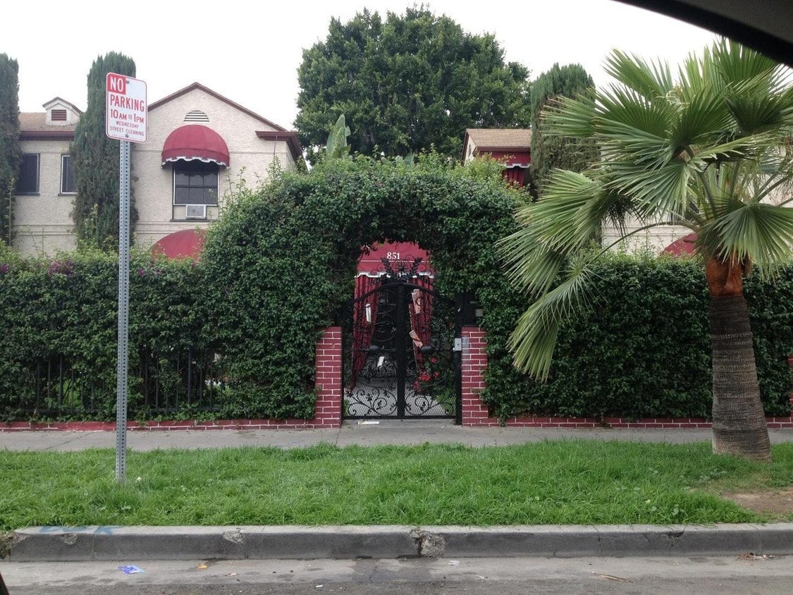 Primary Photo - 851 S Kenmore Ave