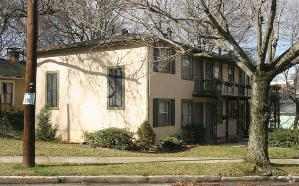Building Photo - 864 Virgil St NE