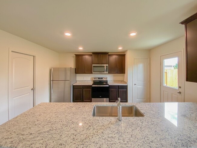 Building Photo - 3Bd 2.5 Ba Minutes to Randolph AFB and Ft Sam