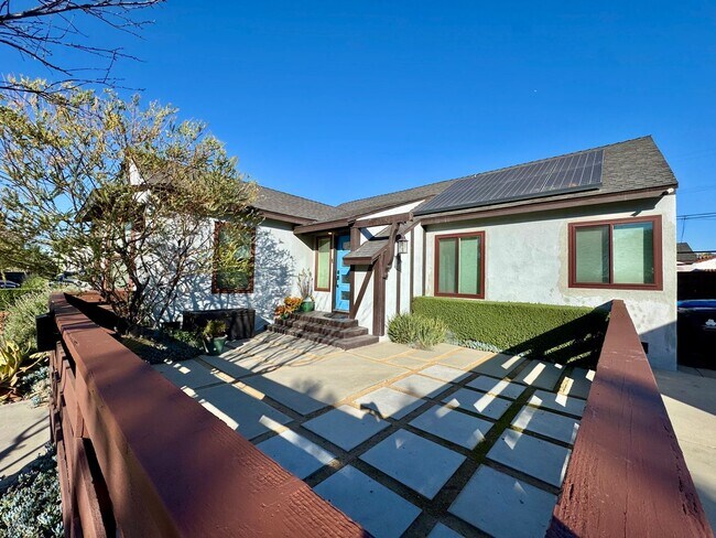 Foto del edificio - Stunning 3-bedroom, 2-bathroom home in Leimert Park area